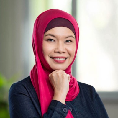 Cassandra Nadira Lee - Professional trainer with 10 years experience