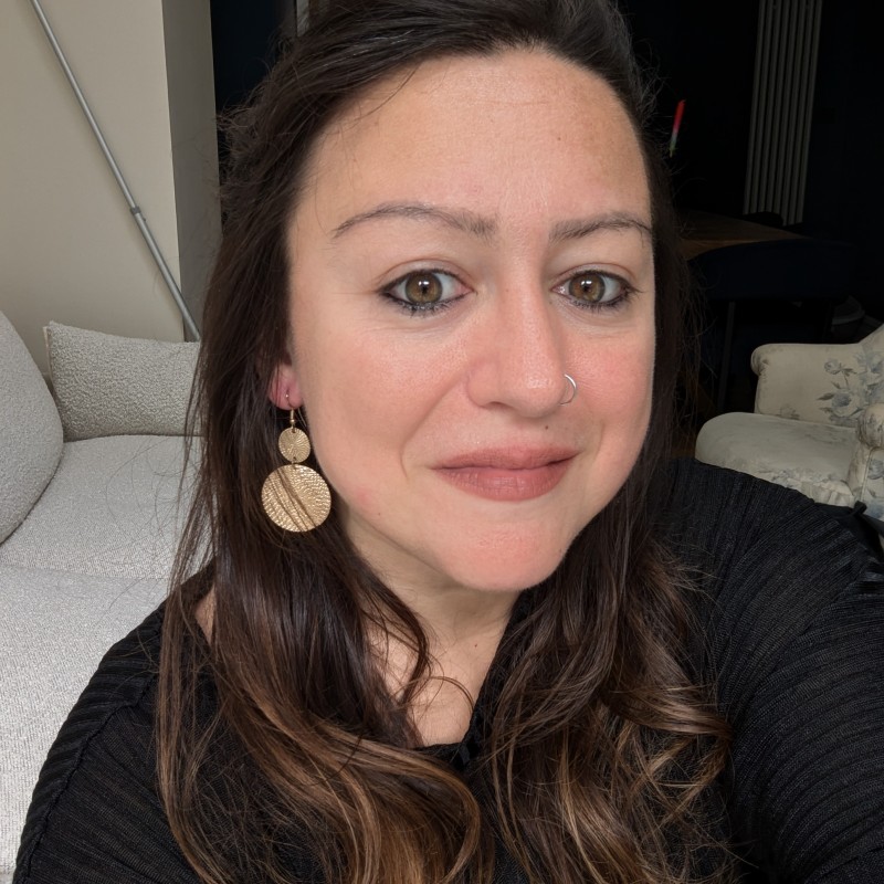 Samanta - Professional trainer with 8 years experience